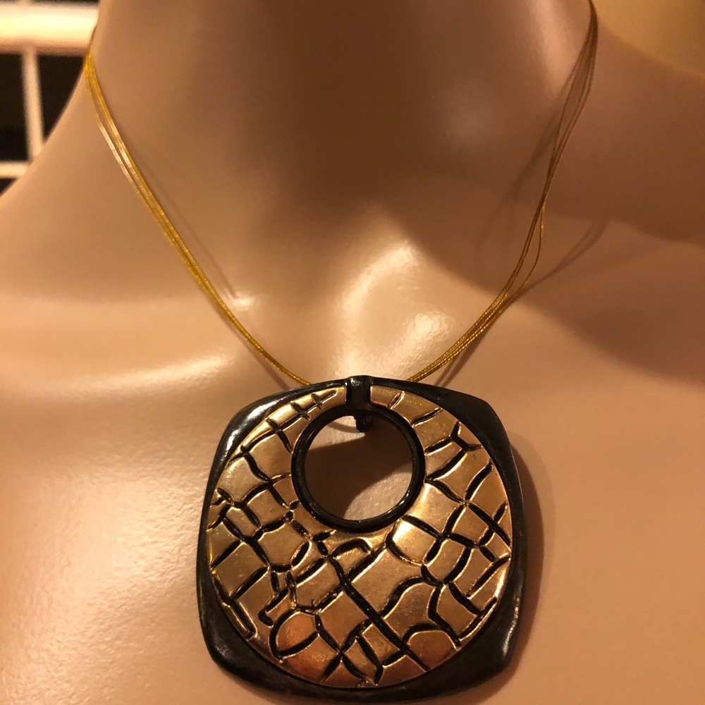 Chico’s gold tone pendant necklace new